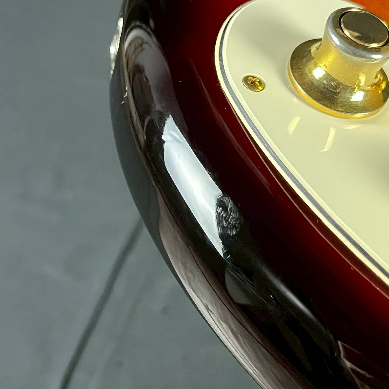 YAMAHA SGV700 Sunburst