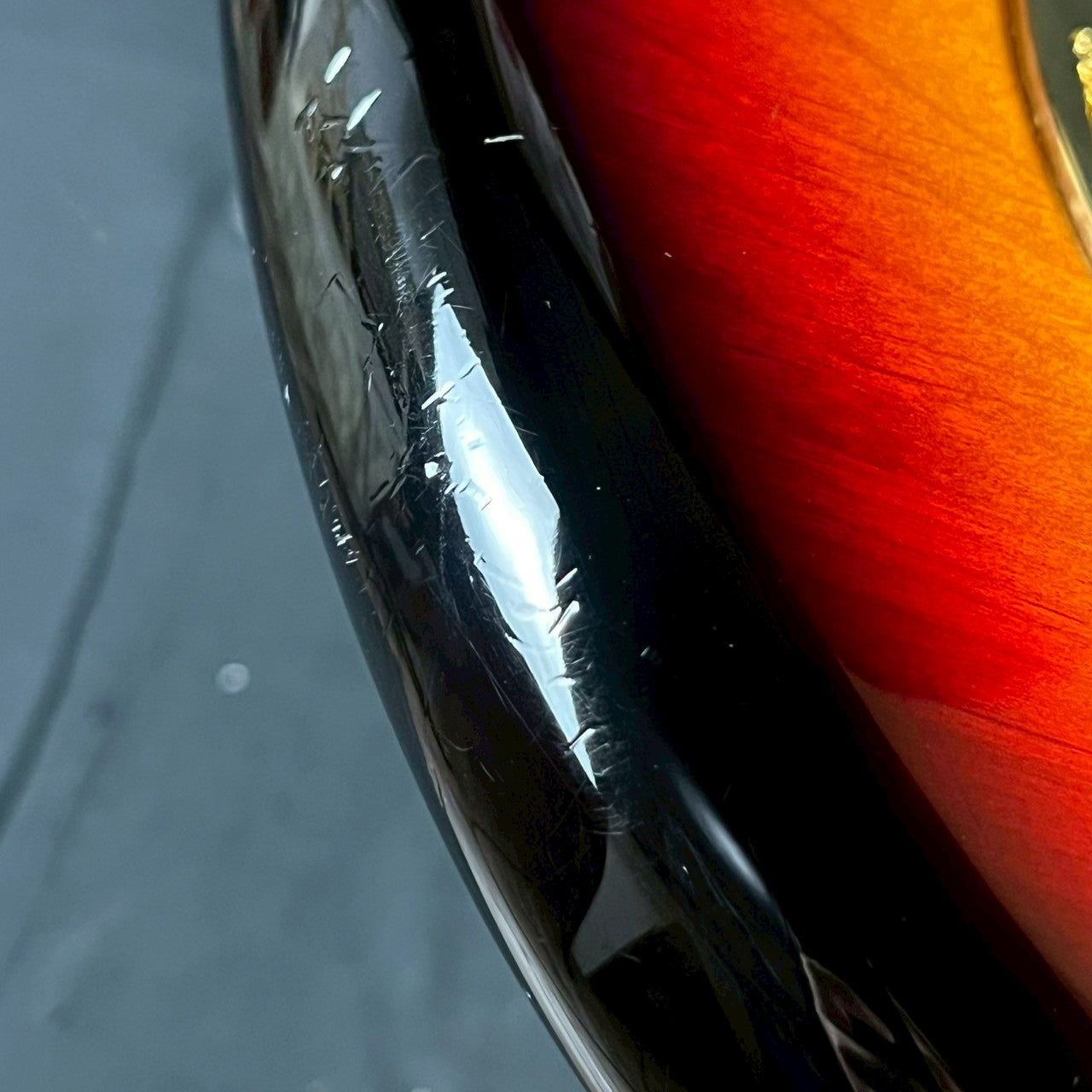 YAMAHA SGV700 Sunburst