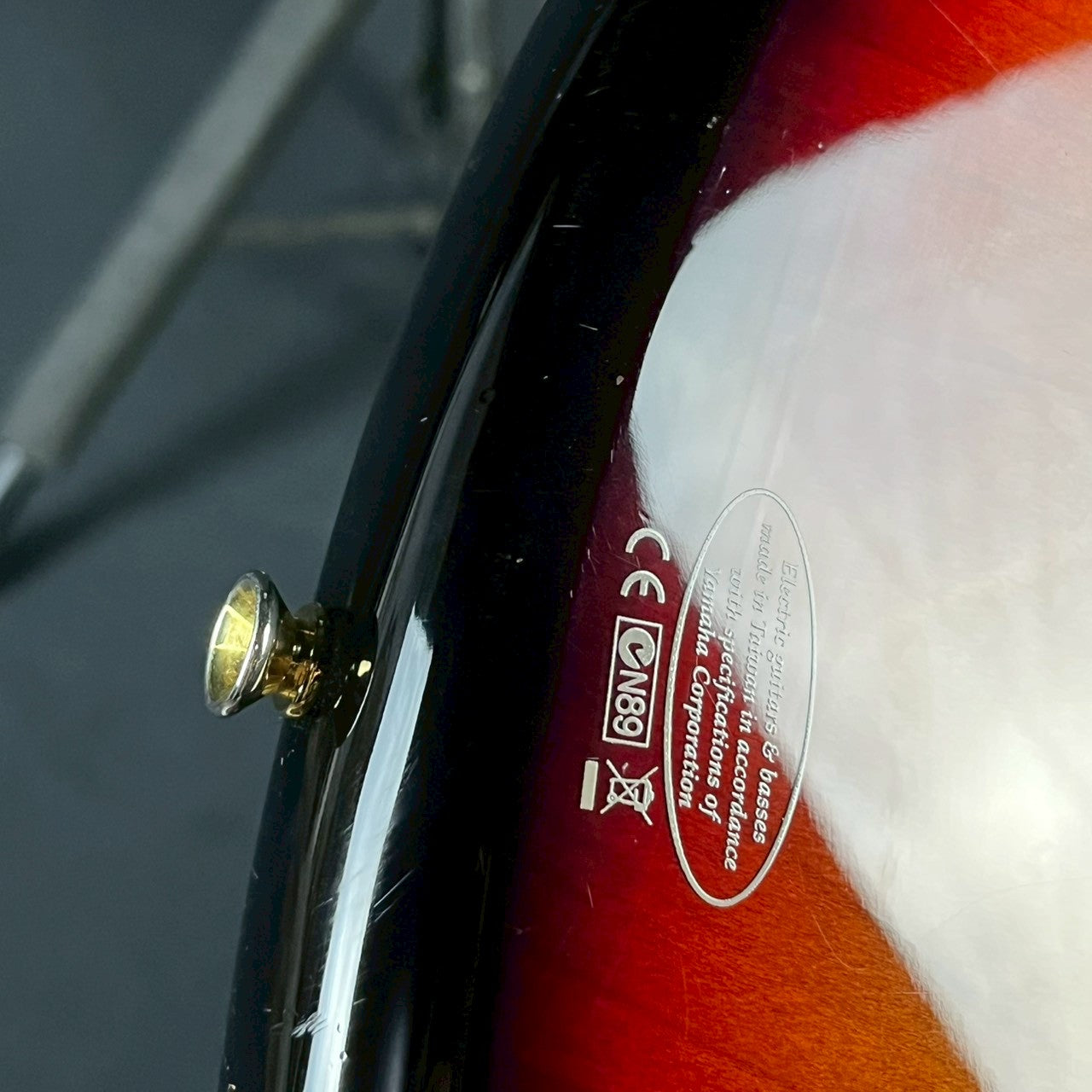 YAMAHA SGV700 Sunburst