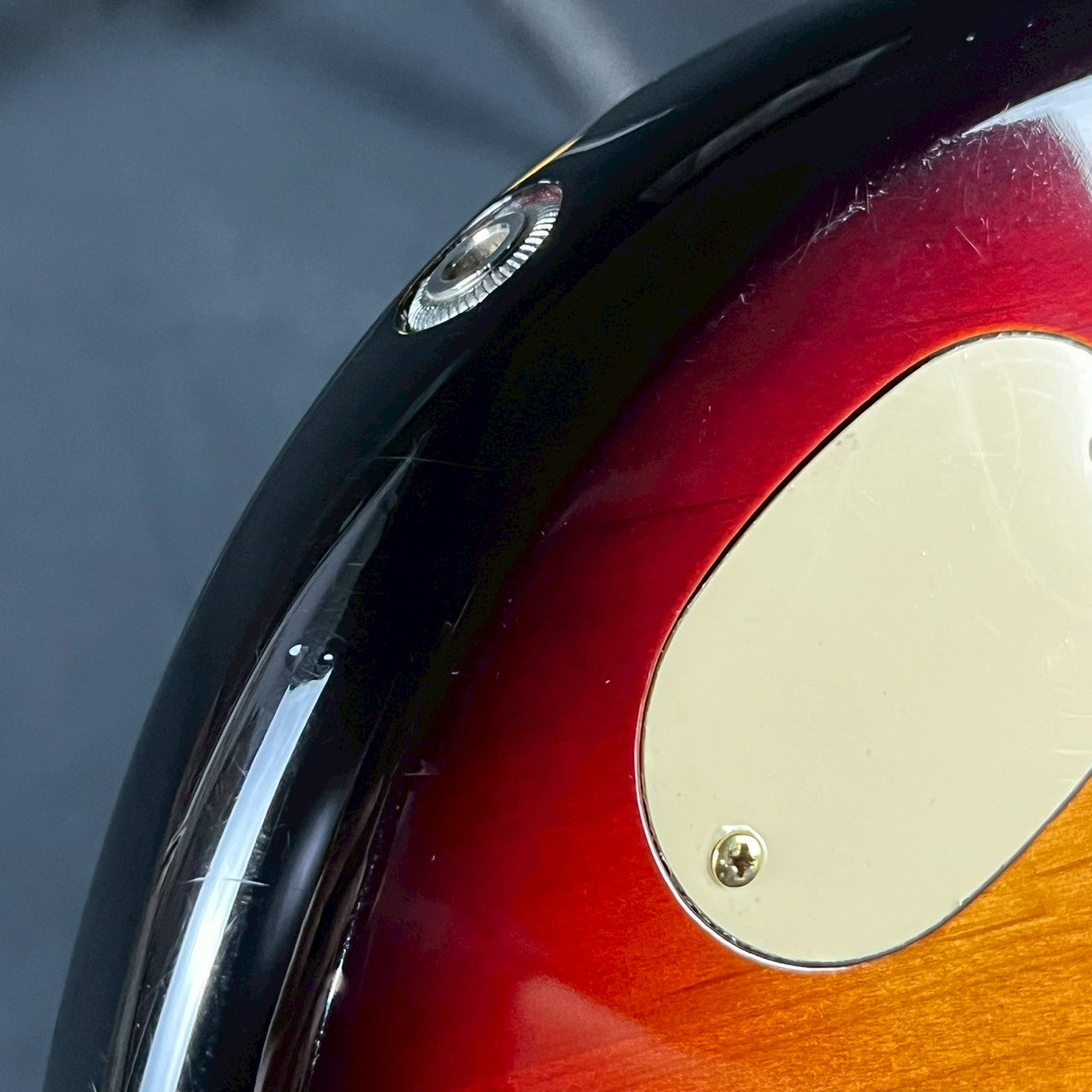 YAMAHA SGV700 Sunburst