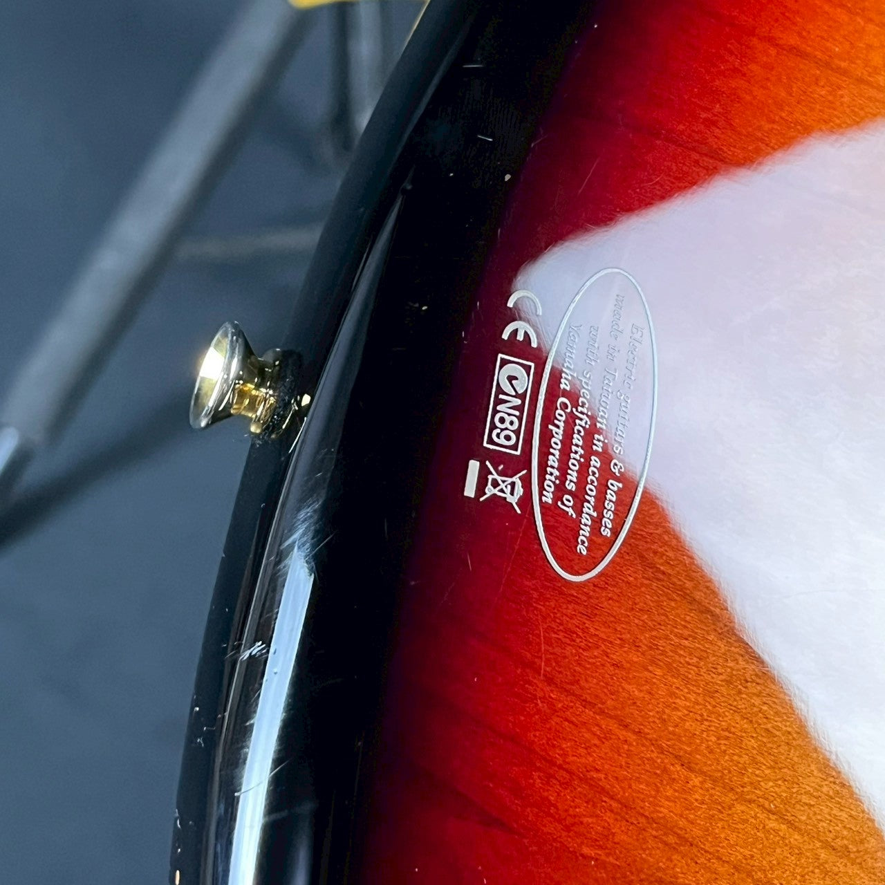 YAMAHA SGV700 Sunburst