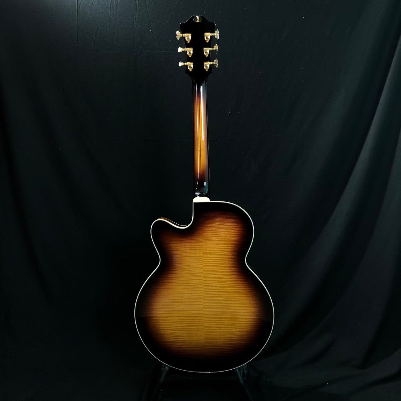 Dauphin Guitar