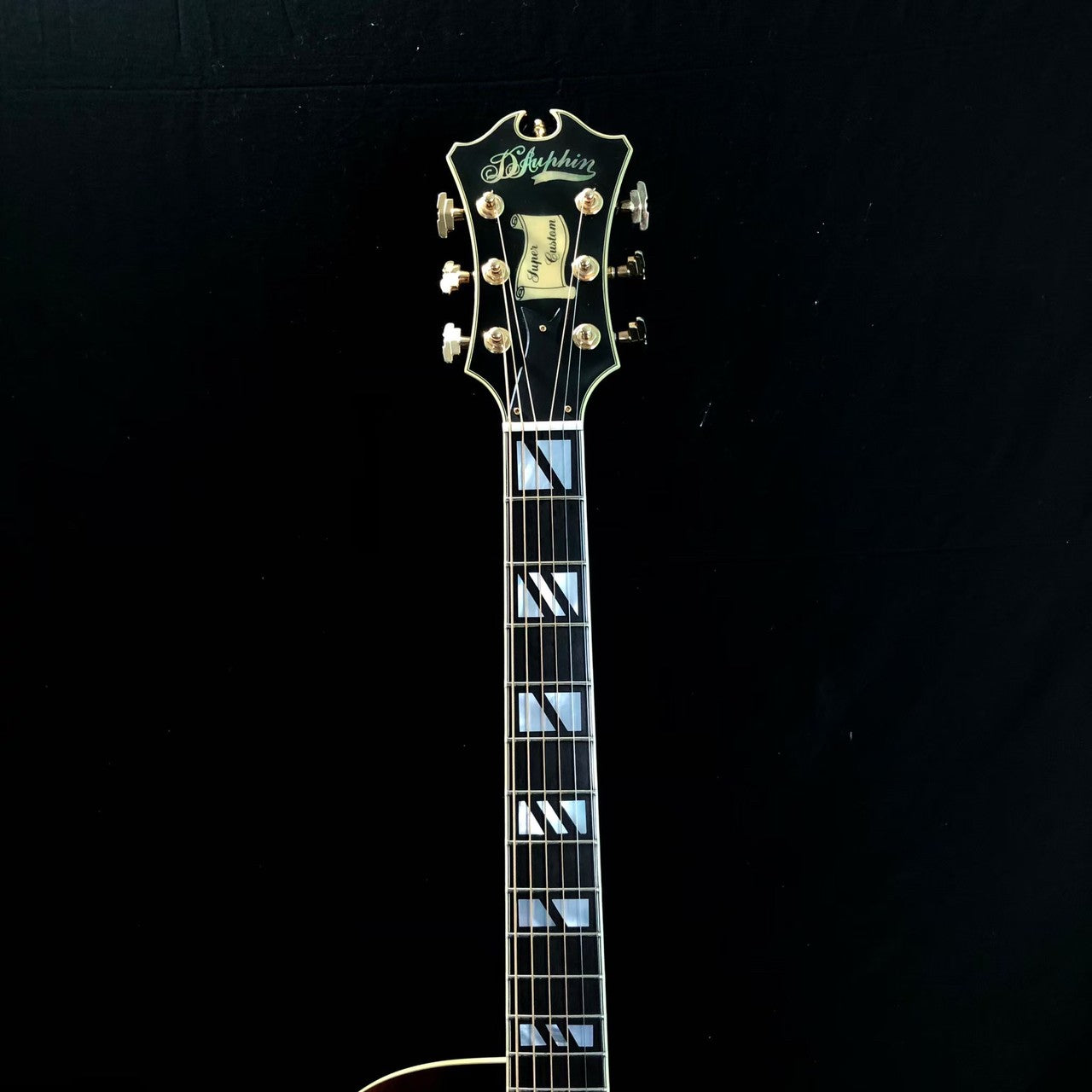 Dauphin Guitar