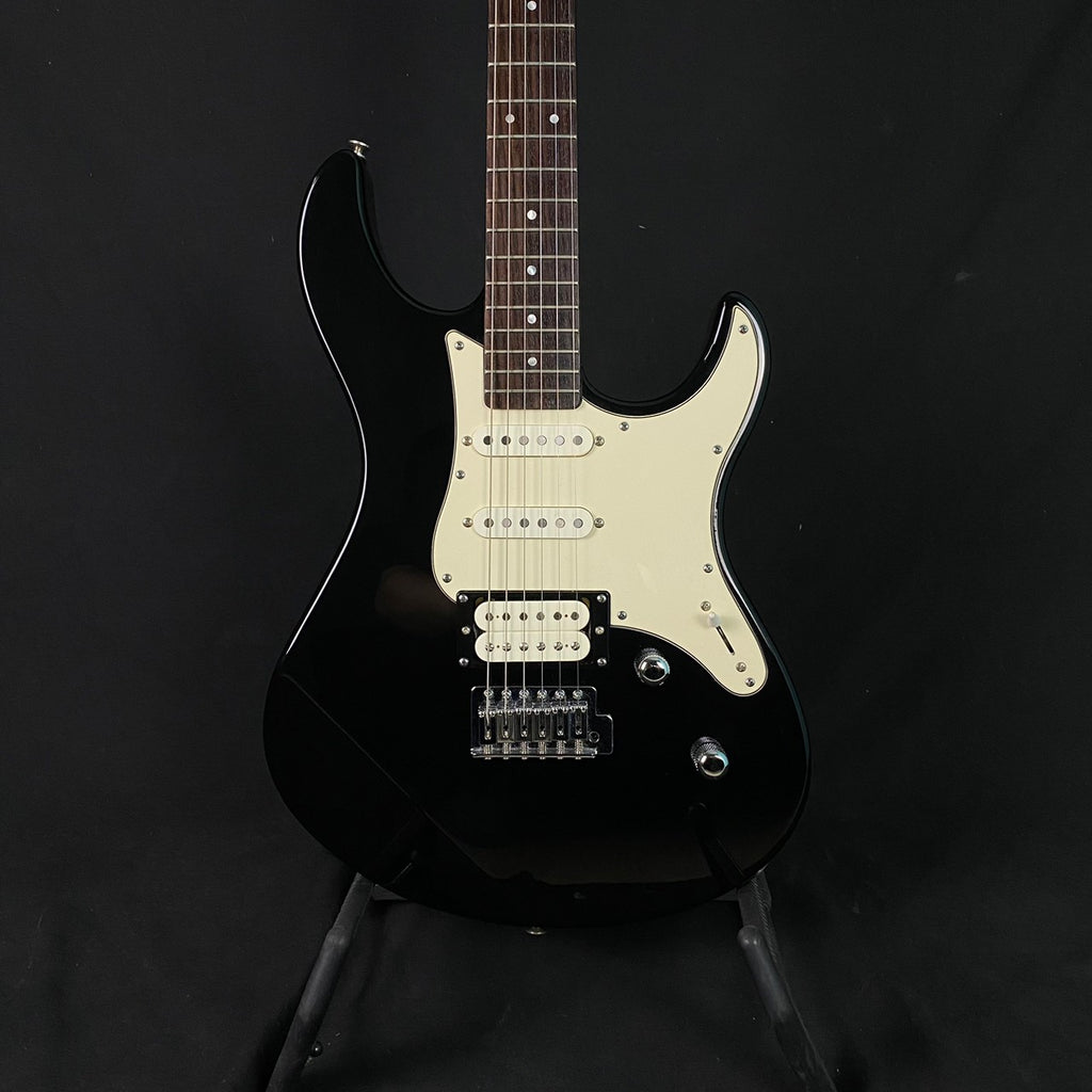 YAMAHA Pacifica 112
